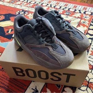 Yeezy mauve